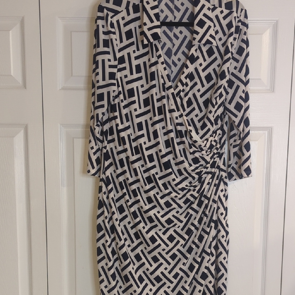 Elegant Black and‎ White Geometric Dress